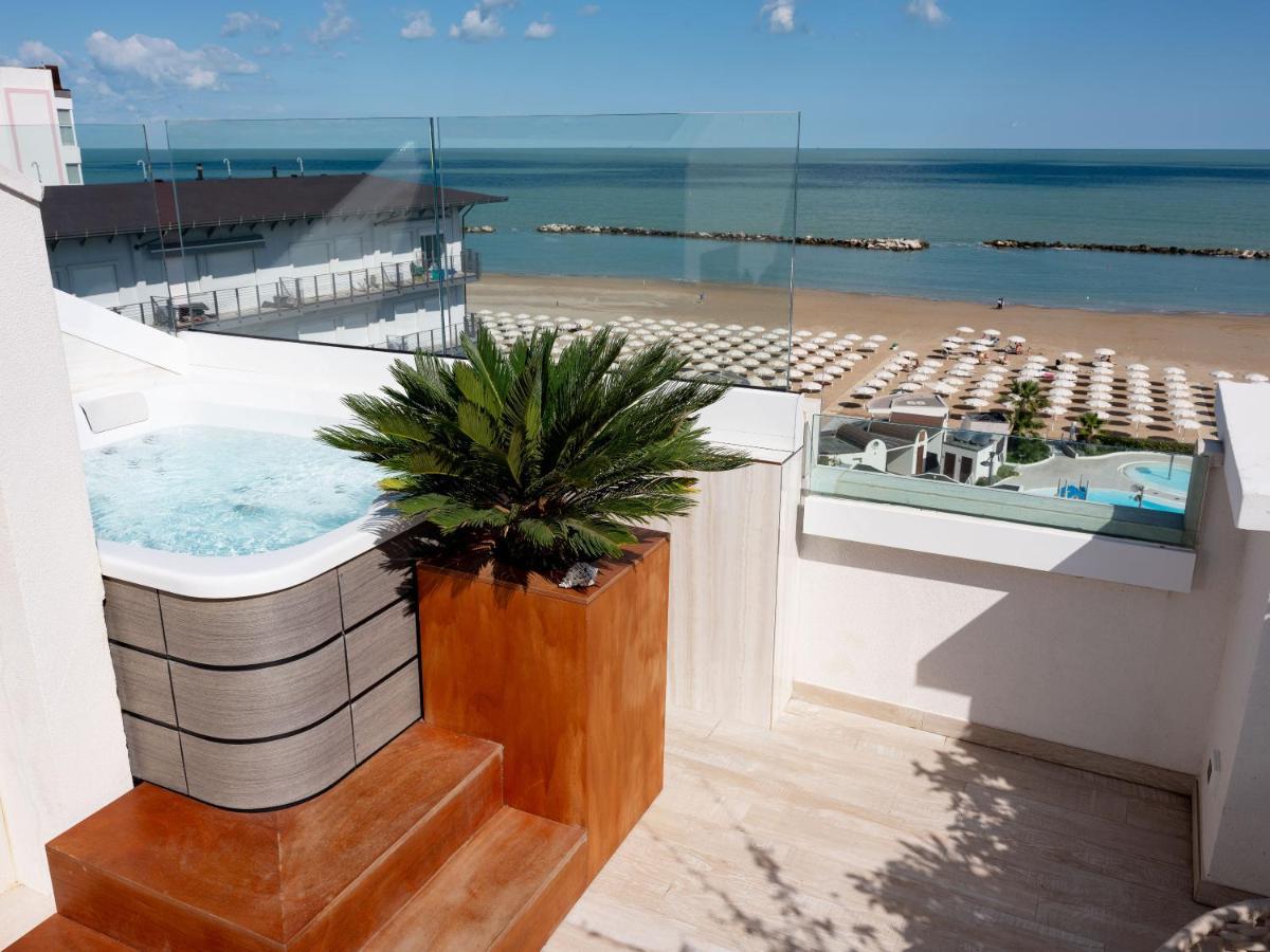 Trevi Family Resort Cattolica Exterior foto